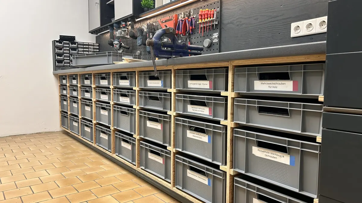 Self-built workbench with 28 Euro container drawers