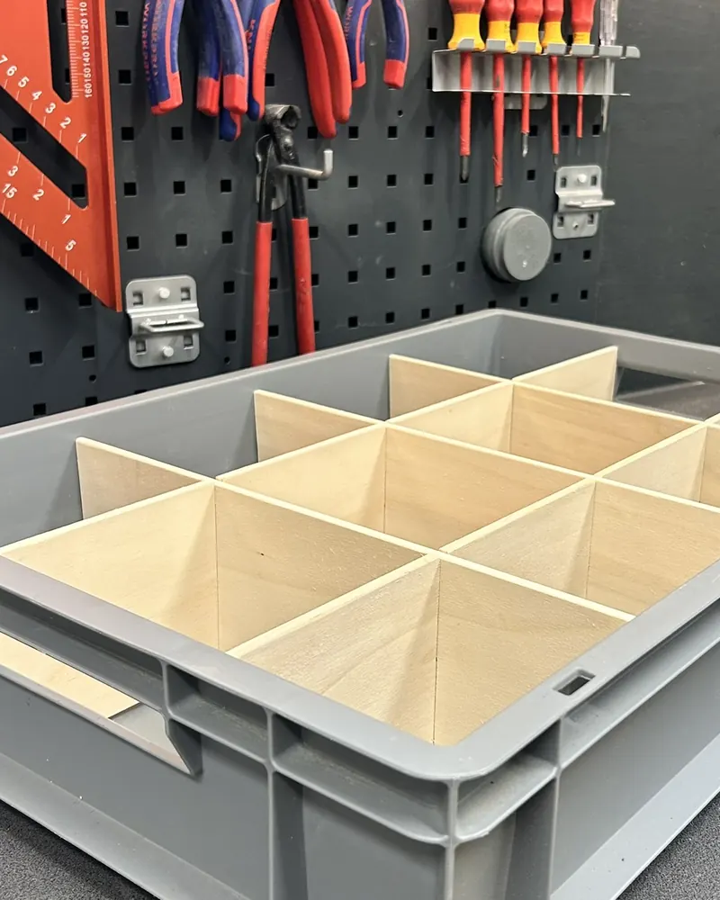 GRID eco in einer Eurobox auf der Werkbank