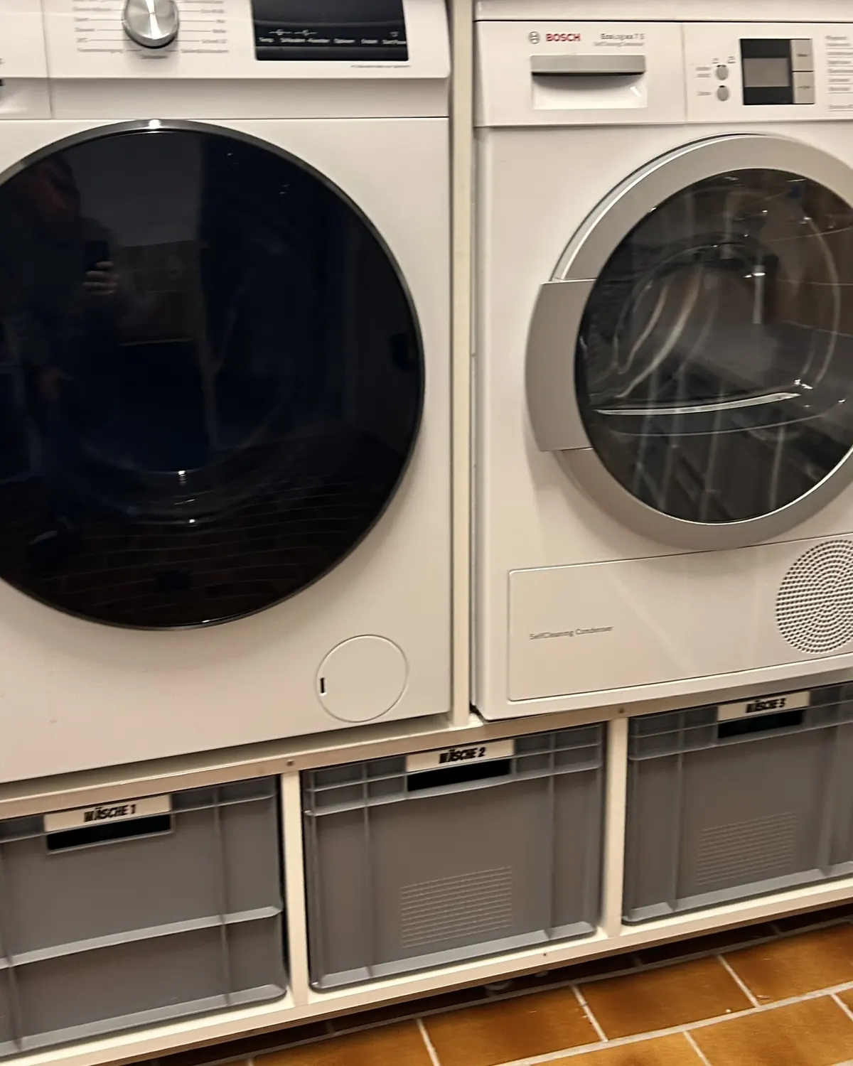 RACK LAUNDRY mit Waschmaschine und Trockner auf 50 cm Höhe