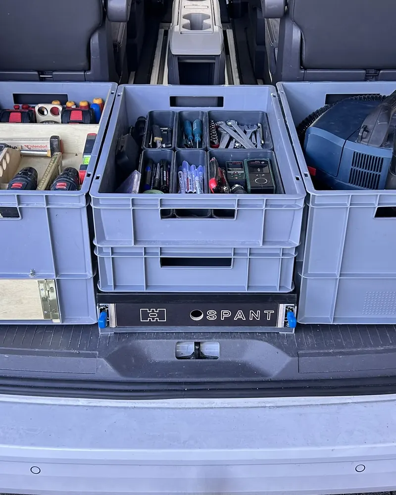 Retracted: two stacks of containers in the boot