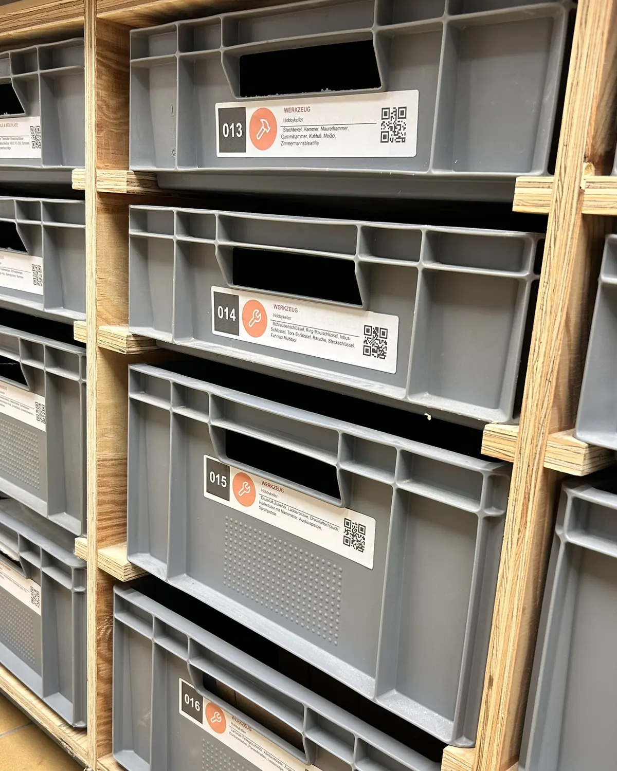 Euro containers 013 to 016 with 192 × 38 mm labels