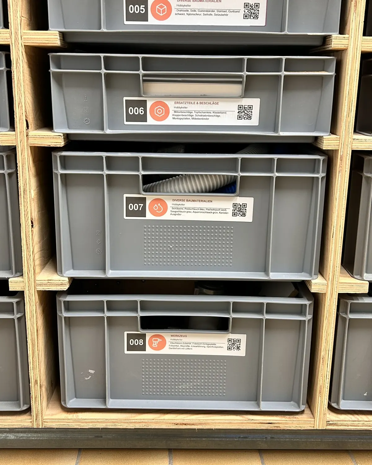 Euro containers in the workbench with Box Inventory labels